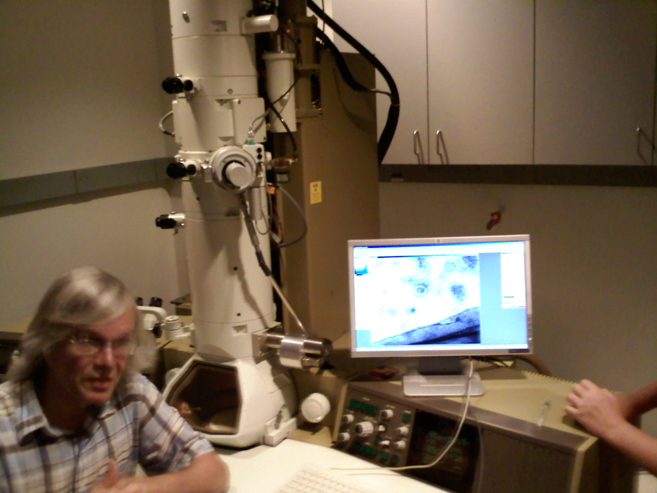 a demonstration of the electron microscope in action